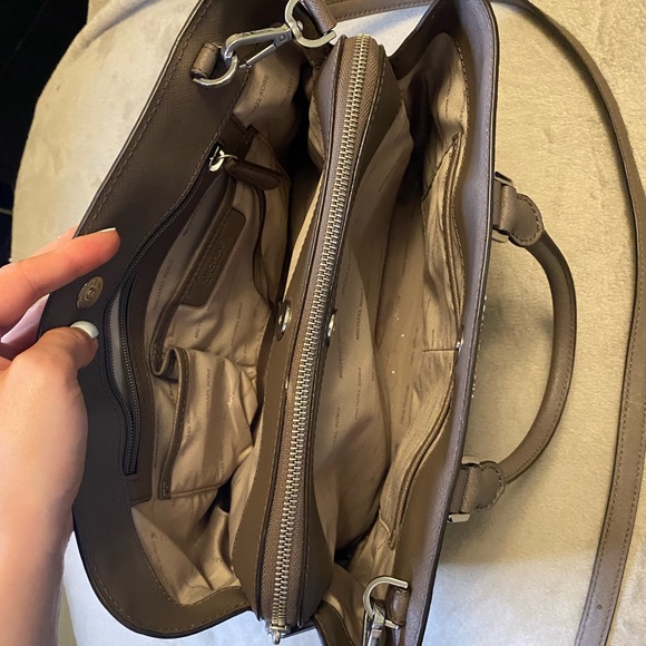 Micheal Kors satchel / side bag - Picture 4 of 6